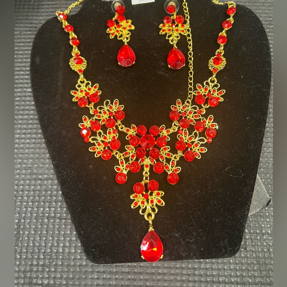 Elegant Red and Gold Jewelry Set
